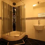 Karolingerhof 4*