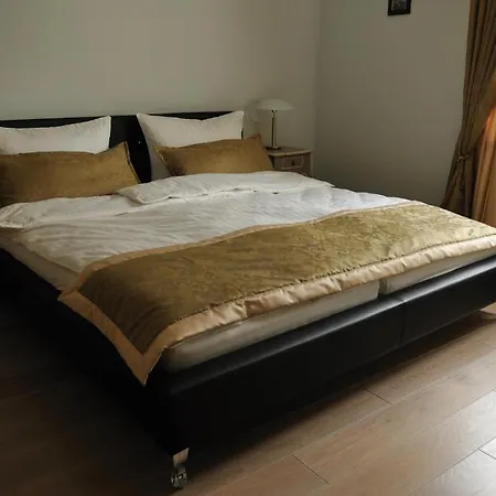 Karolingerhof 4*