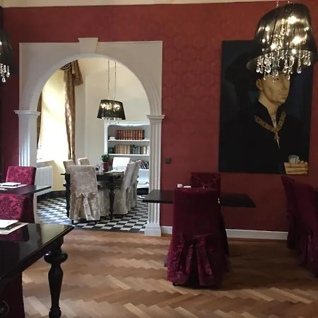 Karolingerhof 4*